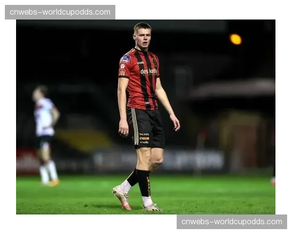 即时：布赖顿霍夫凭借一次简洁的肋部二过一配合，由弗格森先拔头筹